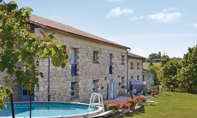 Belveze House | Pet friendly home in Belvèze with WiFi