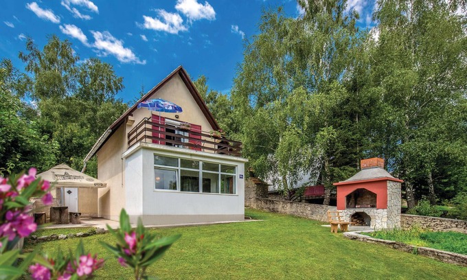 Breze House | Pet friendly home in Breze with WiFi