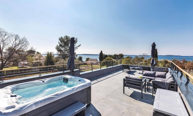 Fazana House | Pet friendly home in Peroj with kitchen
