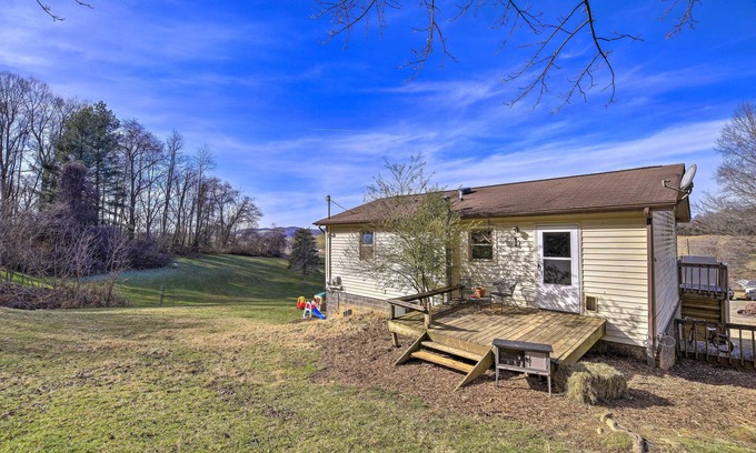 Meadowview House | Pet-Friendly Home w/Grill & Farm in Meadowview!