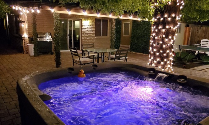 South Scottsdale House | Pet friendly Huge Paved Patio w/Spa: Old Town Scottsdale