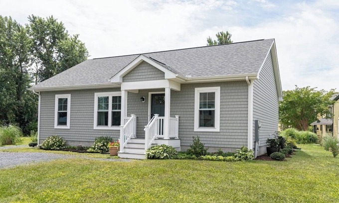 Tilghman House | Pet-Friendly Island Getaway | Bikes & Porch