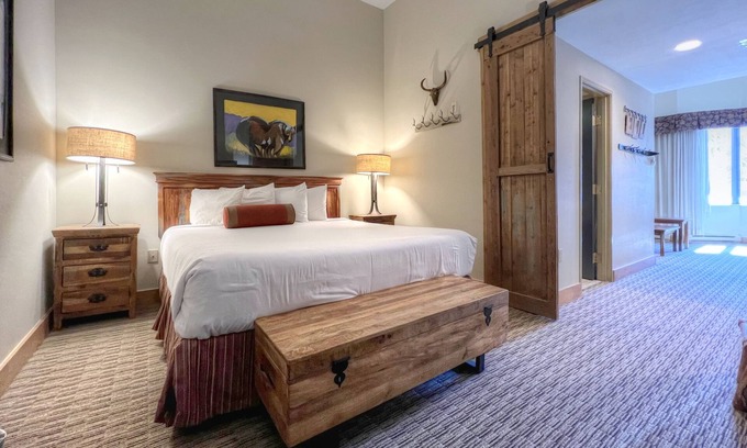 Crested Butte Hotel | PET FRIENDLY King Suite at Base of the Mountain!