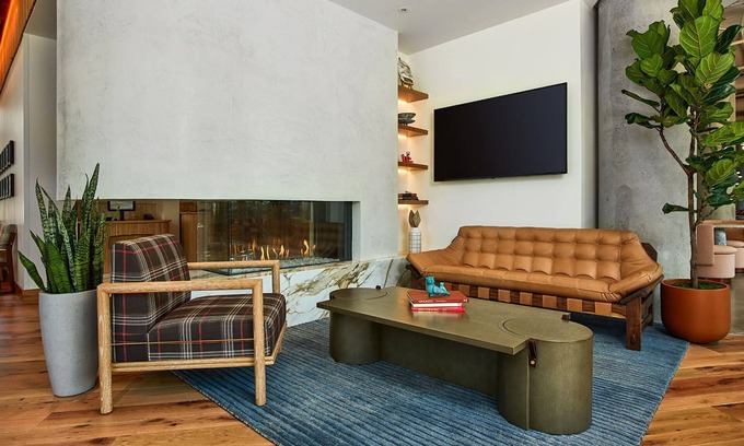 Cole Apartment | Pet Friendly | Kitchen & Entertaining Spaces