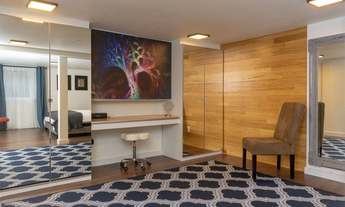 St. Johns Apartment | Pet Friendly Luxury King Suite in fun location