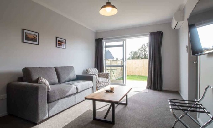 Brixton Apartment | Pet Friendly Modern Apartment in Brixton