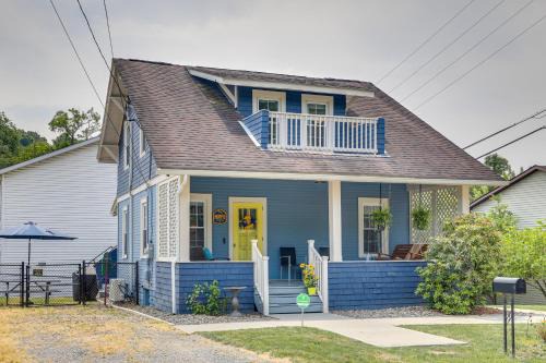 Morgantown House | Pet-Friendly Murph Landing - 1 Mile to WVU!