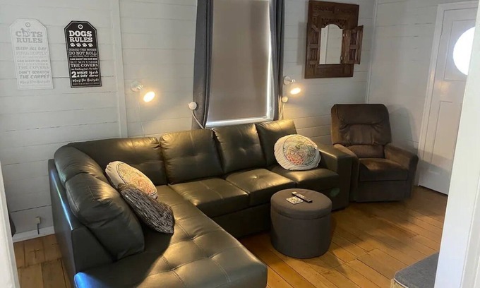 Bundaberg West House | Pet Friendly Near CBD Sleeps 10 Free Wifi Netflix Fullair con Close to Hospital