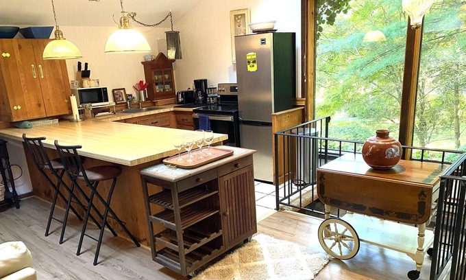 Westport Cottage | Pet Friendly Private 1 BR+1 Bed Loft Quaint Cottage w/ Fireplace in Westport