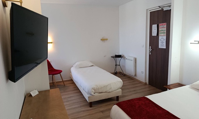 Digne-les-Bains Hotel | Pet-Friendly Room w Parking Close to Local Trails