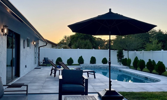Royal Palm Beach House | Pet friendly Royal Palm oasis with pool