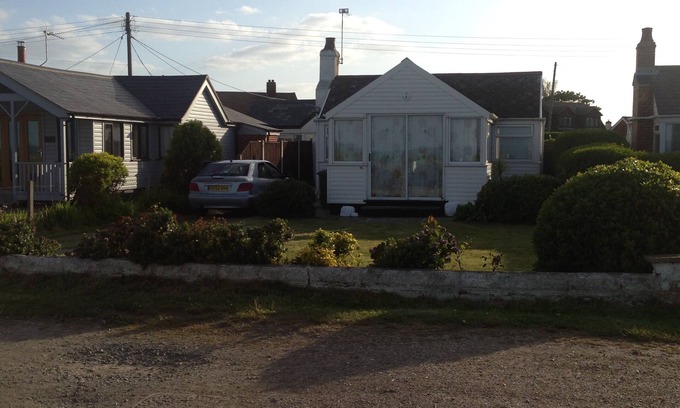 Scratby House | Pet-Friendly, Sea Views, Close to Norfolk Broads, easy access to sandy beach