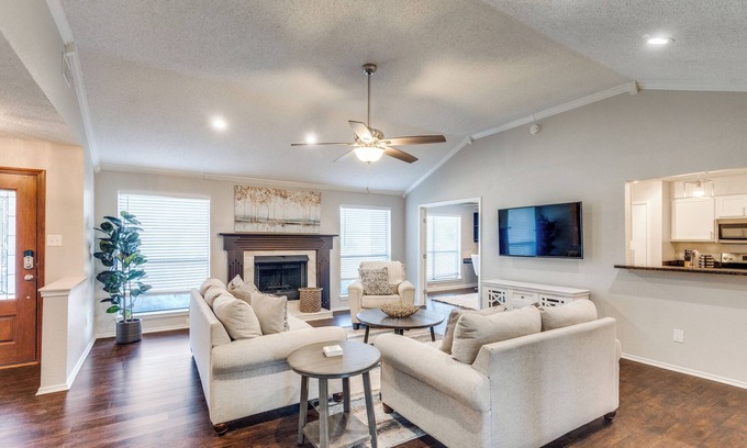Plano House | Pet-friendly SFH across the street from park & playground