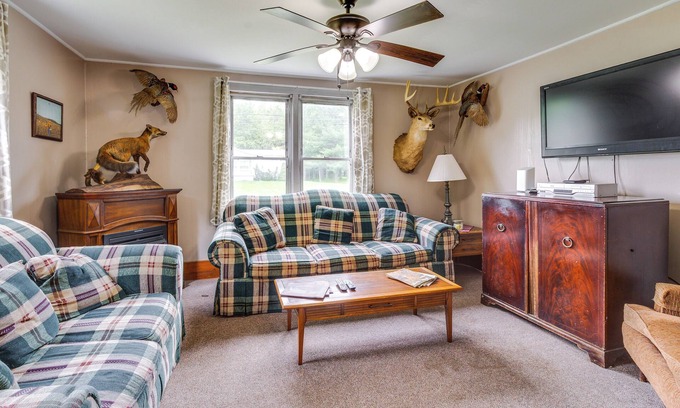 Smithmill House | Pet-Friendly Smithmill Retreat w/Hunting On-Site!