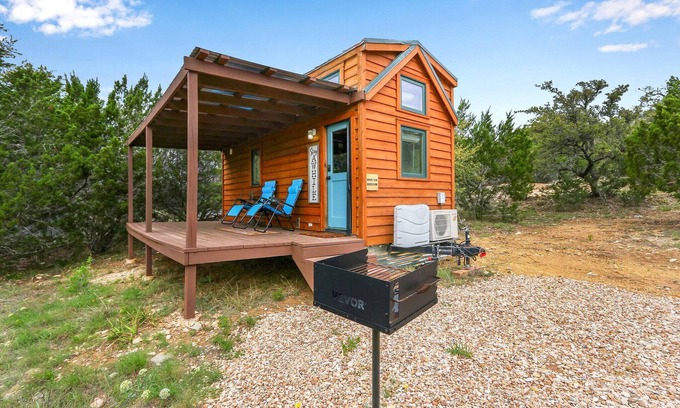 Dripping Springs House | Pet-Friendly Tiny Home in Dripping Springs w/Hill Country Views