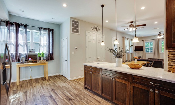 Tomball Cottage | Pet-friendly Tomball Home: Walk to Main Street!