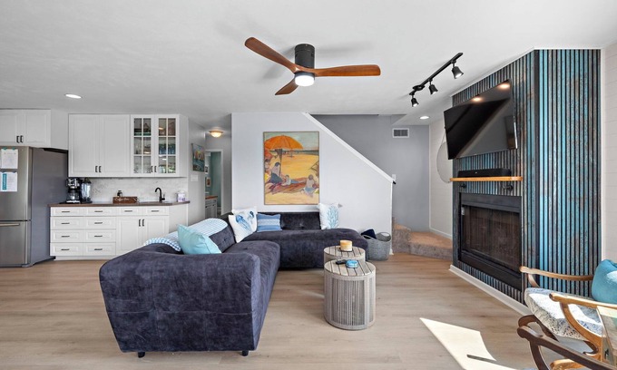 Pirates Beach House | Pet Friendly VIEWS 4 min to Beach New Listing