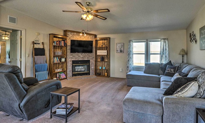 Wa Keeney House | Pet-Friendly WaKeeney Home w/ Game Room & Grill!