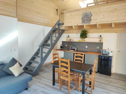 Susville Apartment | Petit Coin de Bonheur studio Neuf climatisé avec terrasse et parking privé à 5mins du Centre-ville
