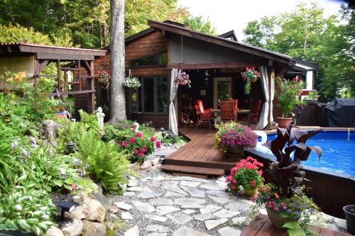 Sainte-Ann-des-Lacs Bed & Breakfast | PETIT COIN DE PARADIS