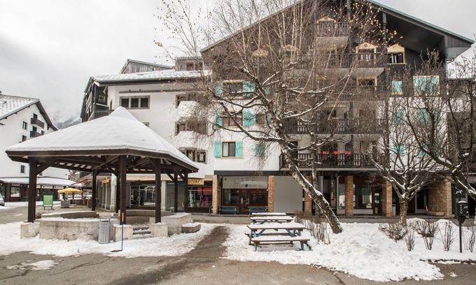 Chamonix City Centre Cottage | Petit Dru - an apartment that sleeps 4 guests next to the Aiguille du Midi