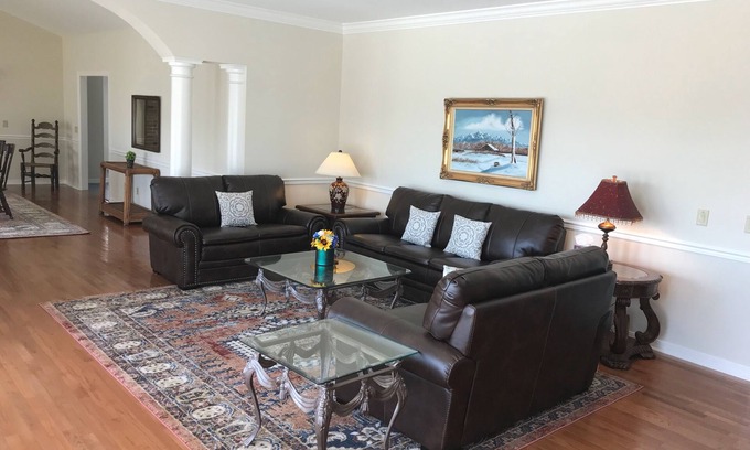 Morrilton House | Petit Jean Cliffside Retreat