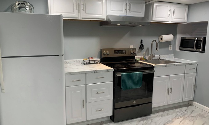 Drexel Hill House | Petite Cozy Home w gourmet kitchen & parking in delightful Drexel Hill