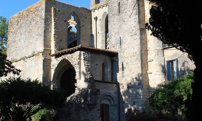 Saint-Martin-le-Vieil House | Petite Maison au Coeur d une Ancienne Abbaye Cistercienne
