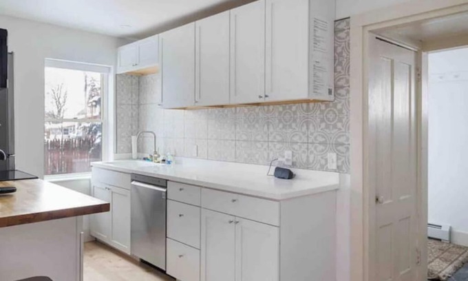 Old North End Apartment | Petite+Perfect Modern Pad: parking+laundry+yard