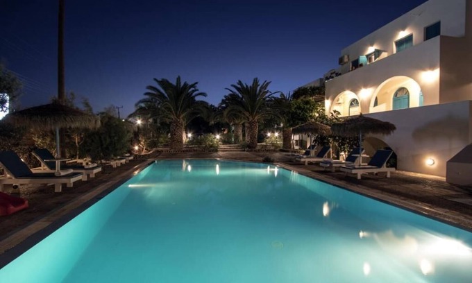 Perissa Hotel | Petra Nera