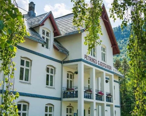 Dalsbygda Hotel | Petrines Gjestgiveri
