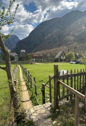 Theth House | Petriti theth