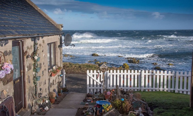 Sandhaven Cottage | Pew with a View - Pet Friendly seafront cottage, secure shorefront garden