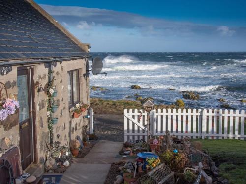 Sandhaven House | Pew with a View - Seafront Cottages