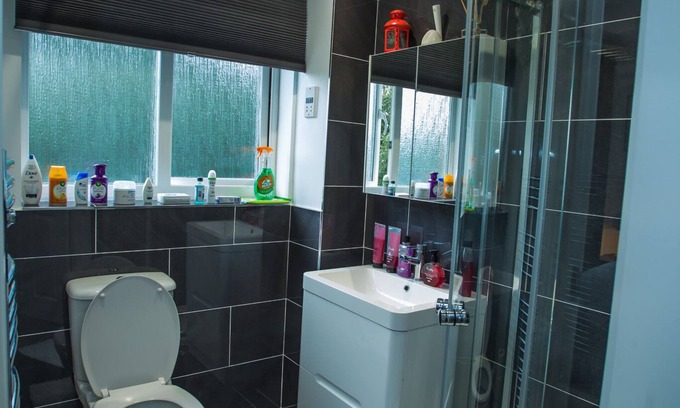 Thamesmead House | Phamphy Luxury Home For Comfort & Hospitality