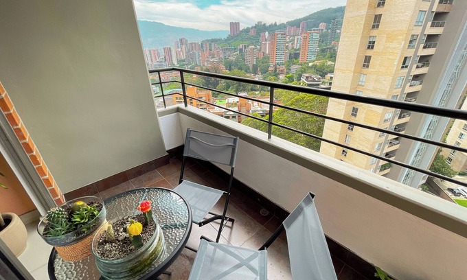 La Florida Apartment | Phenomenal 3-bedroom apartment in Medellín Provenza with Great View