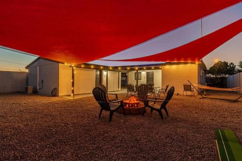 Downtown Phoenix House | Phoenix Retreat - 2 Bedroom Home with King-Size Bed - 3 Smart TVs - 10 min from Airp - Unit A