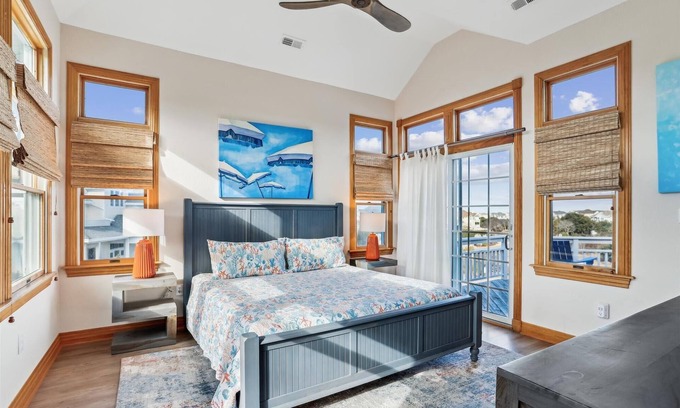 Pine Island House | PI-4 "Don't Blink" Saturday-Saturday Private pool! Hot tub! Minutes to the beach!