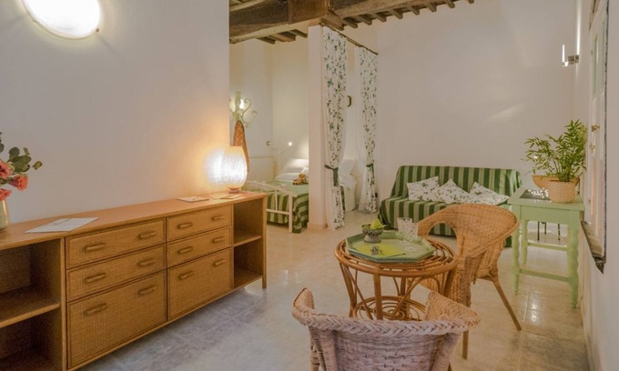 Borgo Antico Apartment | Picabon Apartment with AC Balcony