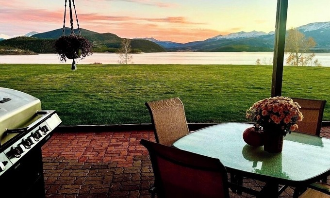 Dillon Condo | 🪻PICK ME! You WON’T be sorry. Stunning mountain & lake views! 🏔️⛵️🎣⛷️