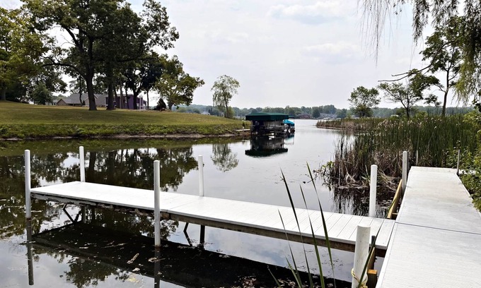Fremont House | PIckleball Paradise! Snow Lake Access and private dock