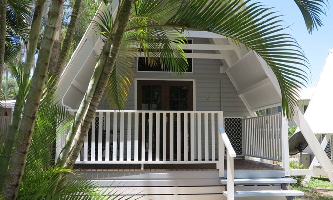 Picnic Bay Ski Chalet | Picnic Bay Chalet Unit 2 - Charming island escape just 150m from Picnic Bay beachfront