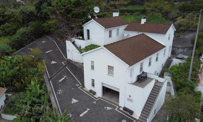 Calheta de Nesquim House | PICO HOLIDAY RENTALS, Casa Do Avô Faidoca