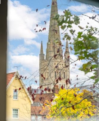 Norwich Apartment | Picture Perfect Location Stunning 2 Bedroom Apartment with parking