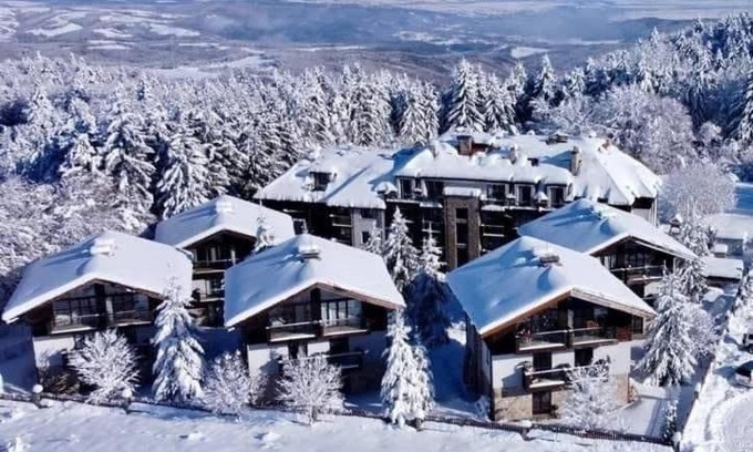 Maritsa Apartment | Picturesque Apartment in beautiful setting surrounded by Mountain and Ski Slope Views