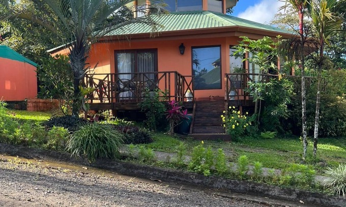 Liberia House | Picturesque Lakeshore House