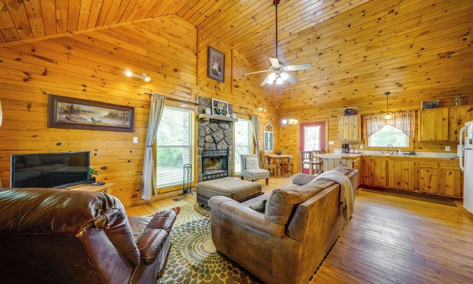 Octavia Cabin | Picturesque Oklahoma Cabin on 80 Acres w/Views!