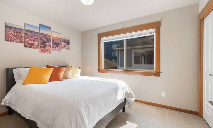 Atlantic House | Picturesque & Quiet ~ 10mins to Downtown ~ Parking