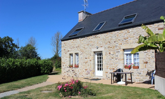 Plonevez-Porzay House | Pied à terre ideal for visiting the department with large green space