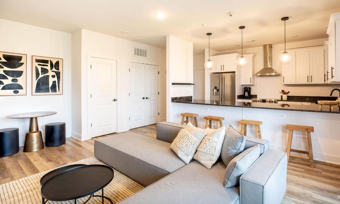 Batesville Apartment | Piedmont Place Suite 401 Modern Apartment in Crozet Near King Family Vineyards